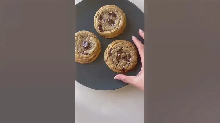 The most perfect chocolate-chip cookies you will ever see